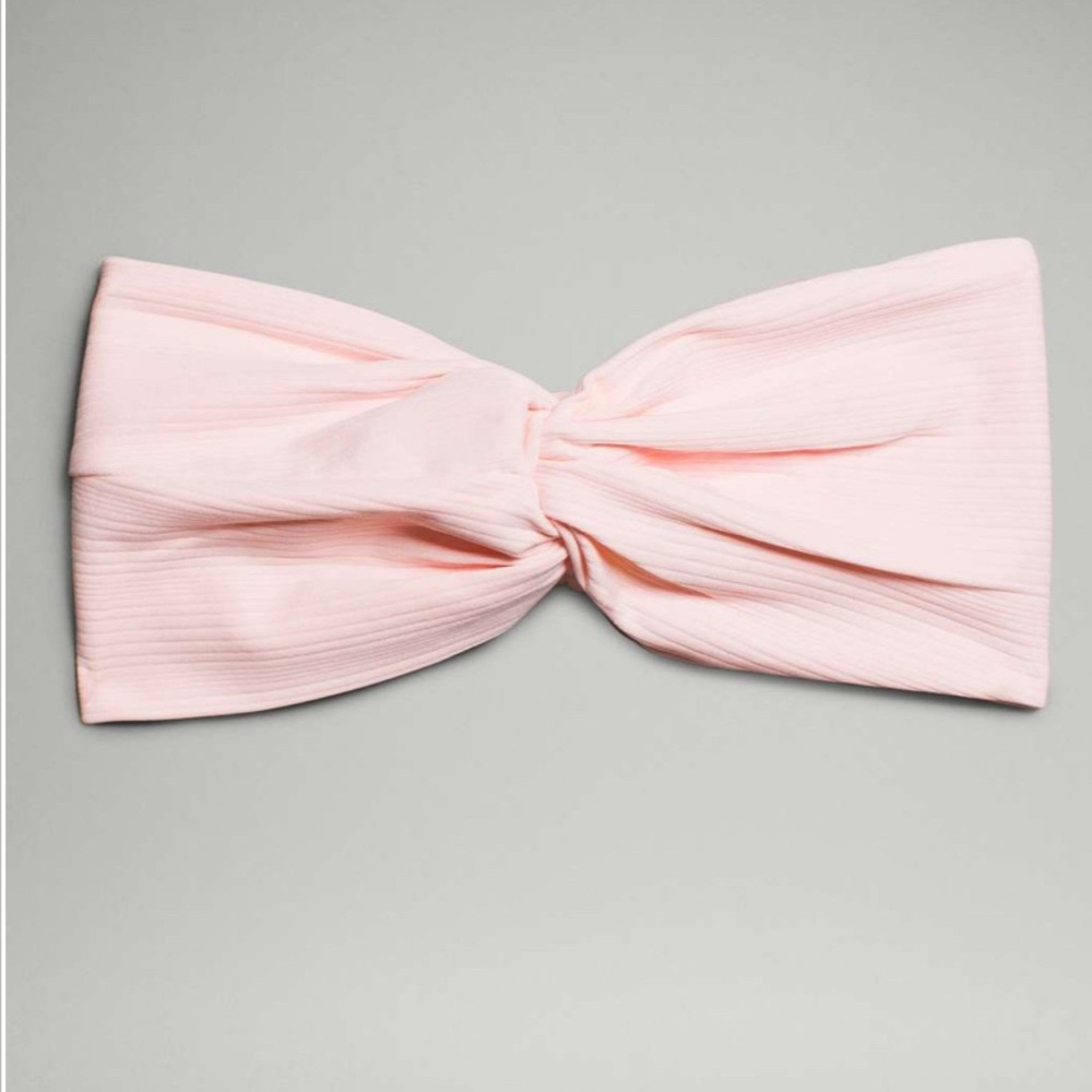 (SOLD) Lululemon Womens Ribbed Nulu Twist-Front HeadbandStrawberry Milkshake